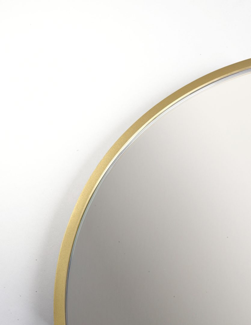 detal lustro owalne w złotej ramie BRIGHT GOLD