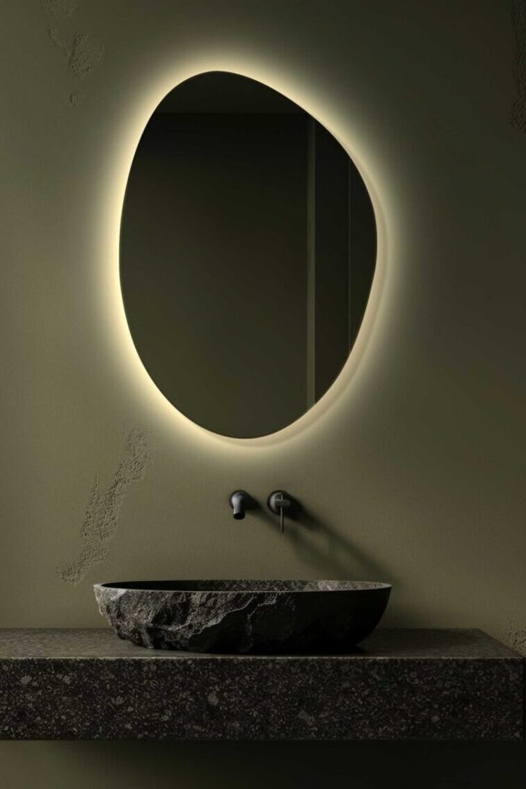 Lustro w ramie – naturalna elegancja w stylu modern organic