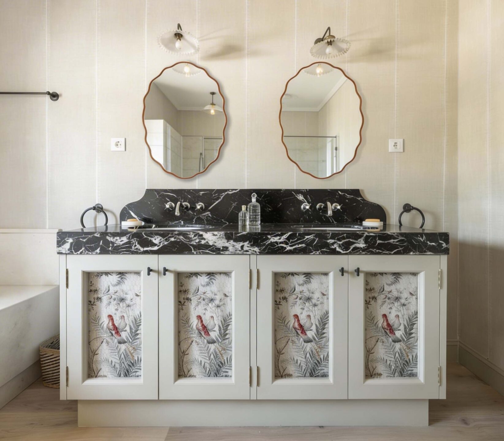 Dekoracyjne lustro Ribbon Oval z miedzianą falowaną ramą