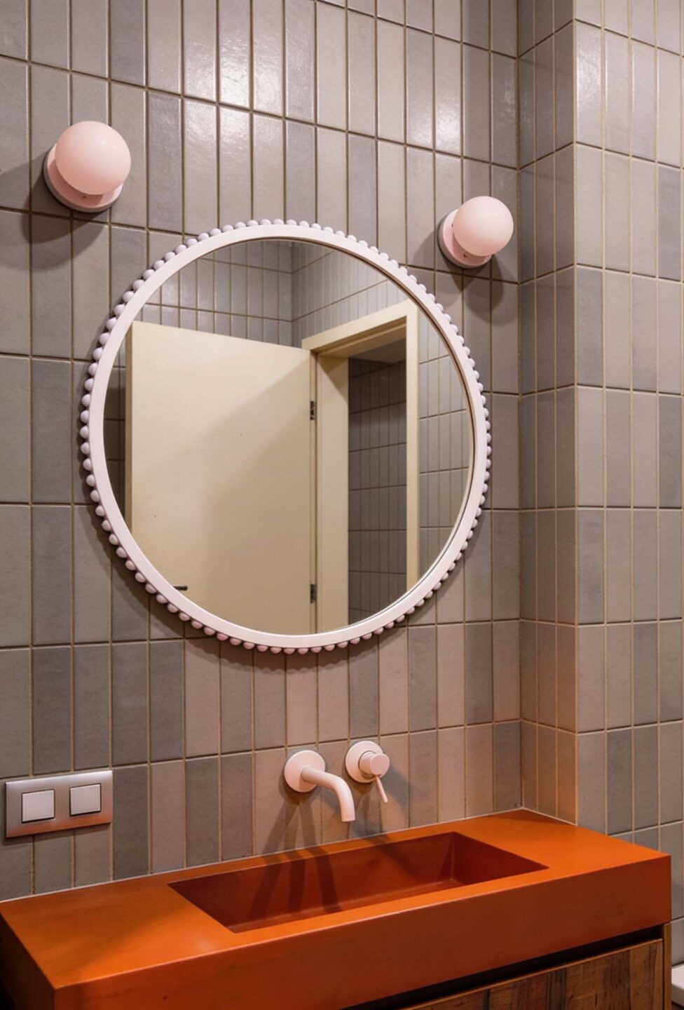 LUSTRO OKRĄGŁE W BIAŁEJ RAMIE - OFFA